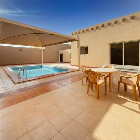 Mirada Gold Jizan - Resort & Private Pools Экстерьер фото A swimming pool in a villa in Al Reef, Abu Dhabi