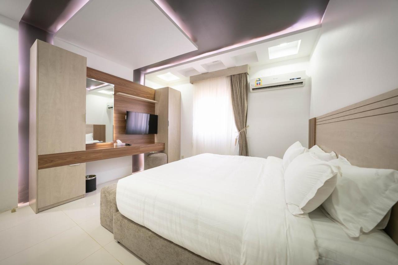 Mirada Gold Jizan - Resort & Private Pools Экстерьер фото A bedroom in a hotel