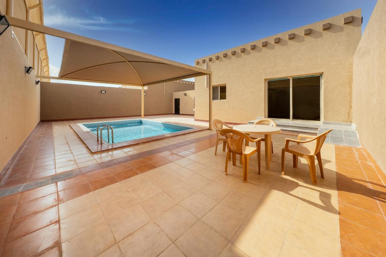 Mirada Gold Jizan - Resort & Private Pools Экстерьер фото A swimming pool in a villa in Al Reef, Abu Dhabi